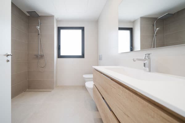 Lavabo en vivienda unifamiliar eficiente