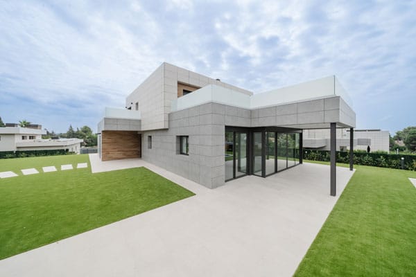 Vivienda unifamiliar saludable y eficiente con piscina
