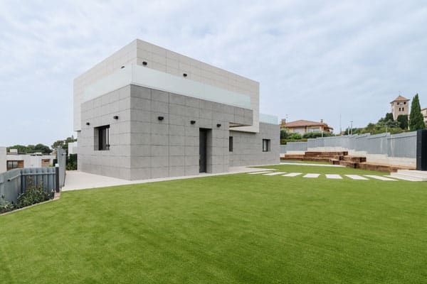 Vivienda unifamiliar saludable y eficiente con piscina
