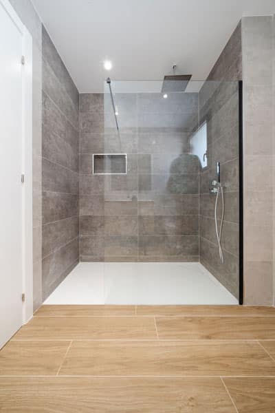 Ducha en vivienda unifamiliar en Barcelona