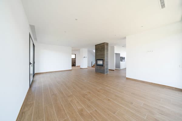 Sala-comedor-cocina abierta en vivienda unifamiliar