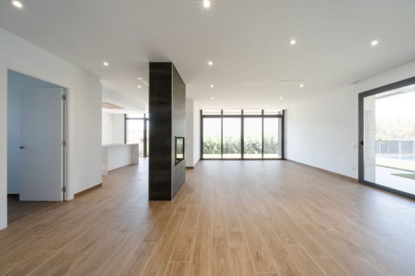 Sala-comedor-cocina abierta en vivienda unifamiliar