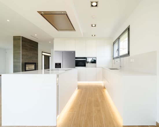 Cocina abierta en vivienda unifamiliar islada