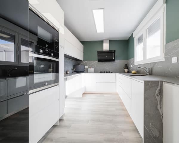 Cocina en reforma integral en Esplugues