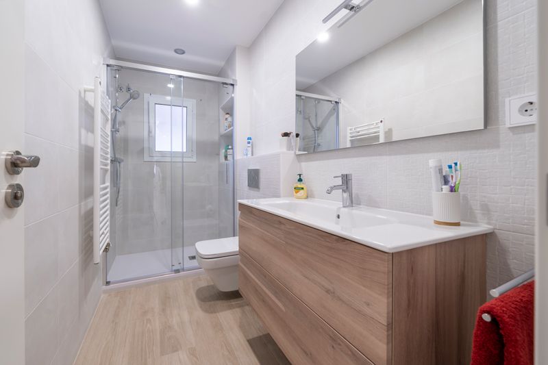 Reforma integral en Viladecans antes-después sala de estar comedor cocina