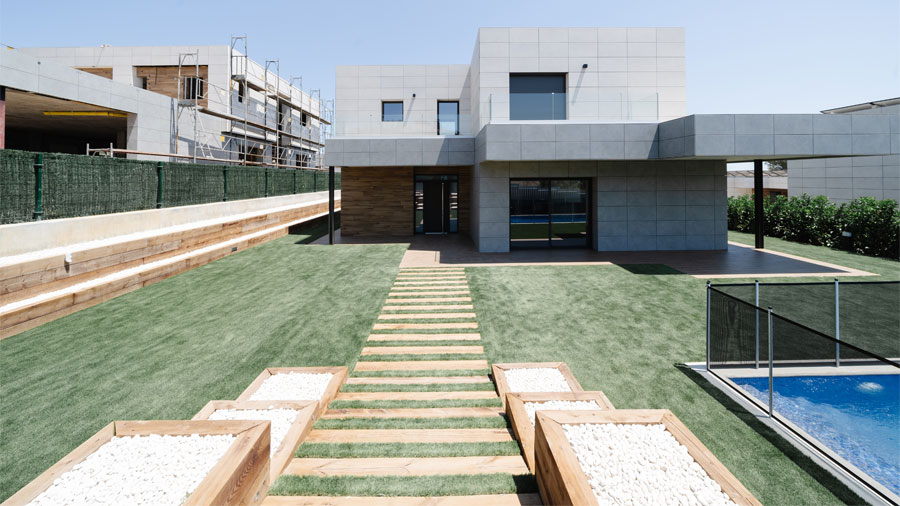 Vivienda unifamiliar eficiente con piscina