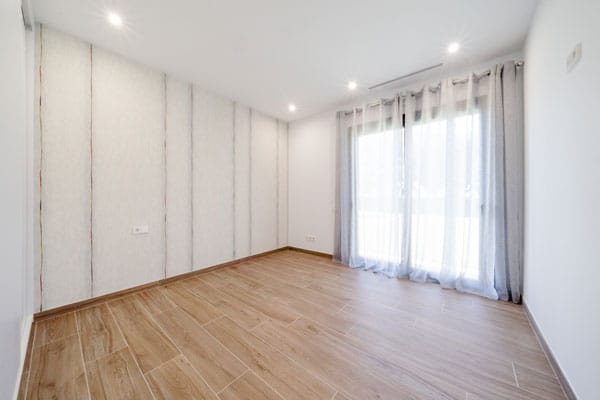 Habitación con papel pintado en habitación moderna