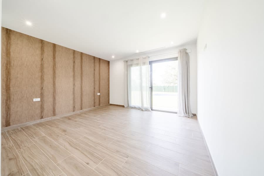 Suite en casa moderna con piscina