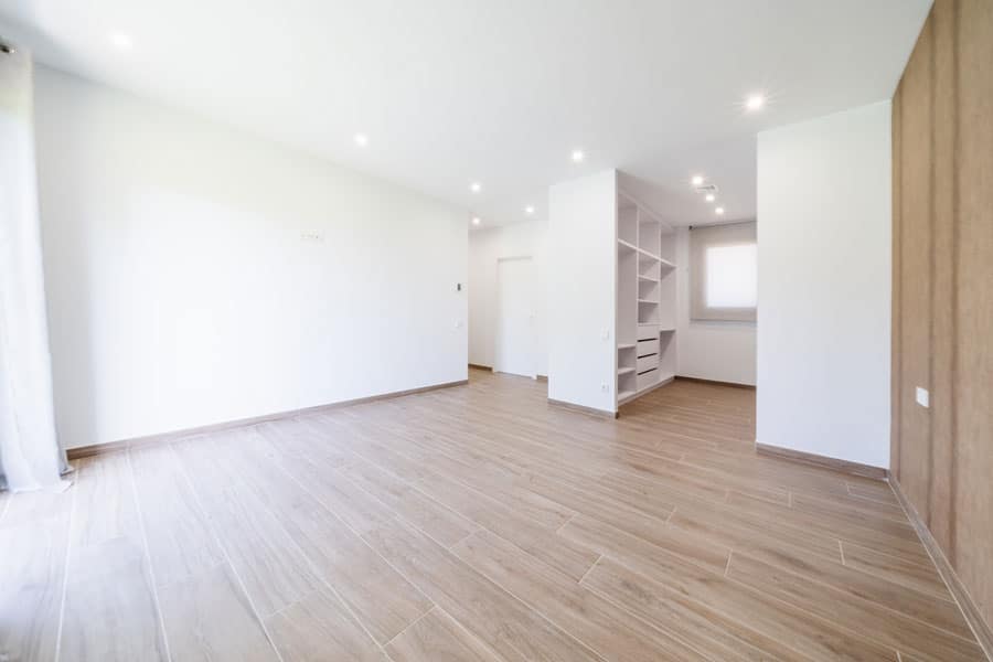 Vestidor en suite en casa eficiente