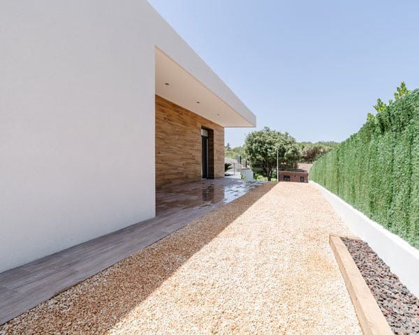 Porcho de acceso en casa eficiente construida con YTONG