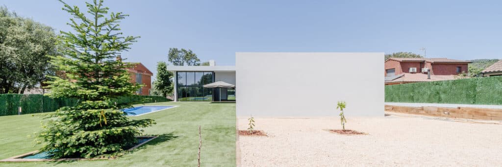 Vivienda unifamiliar moderna con piscina