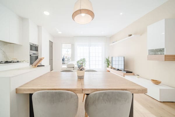 Mesa comedor en reforma integral en el barrio de Les Corts de Barcelona