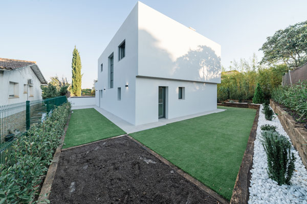Vivienda unifamiliar sana y eficiente con piscina