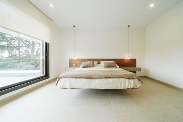 Habitación en suite en casa saludable con cama flotante