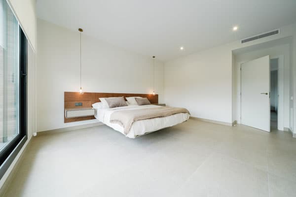 Habitación en suite en casa saludable con cama flotante