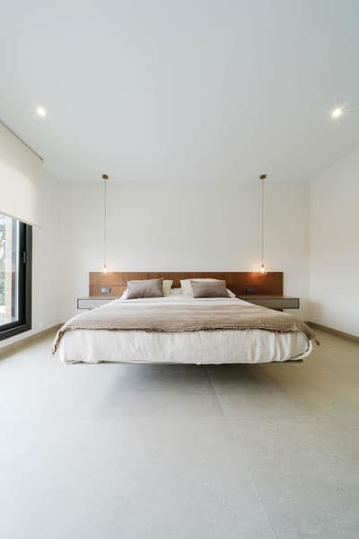 Habitación en suite en casa saludable con cama flotante