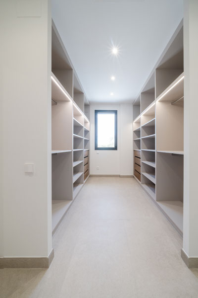 Vestidor en vivienda unifamiliar saludable