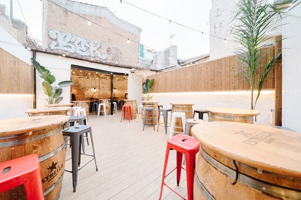 Terraza en reforma integral de bar con intervención estructural