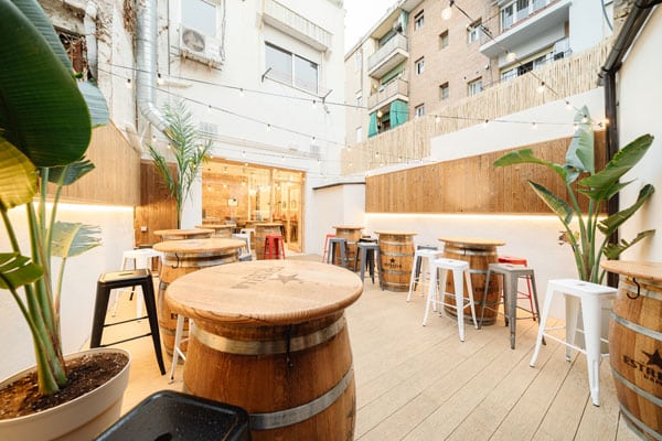 Terraza en reforma integral de bar con intervención estructural